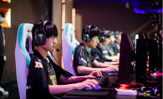 反而为他今 反而为他今