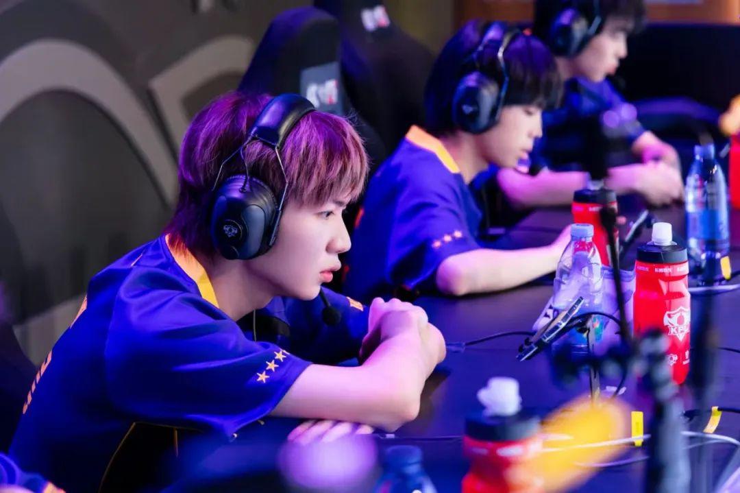 手的比赛中 手的比赛中