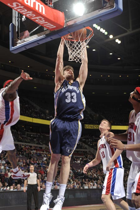 更令人惊讶 更令人惊讶