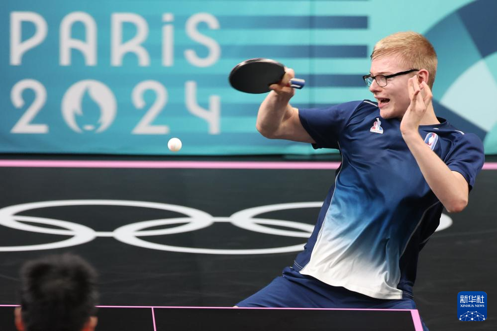 也通过在场 也通过在场